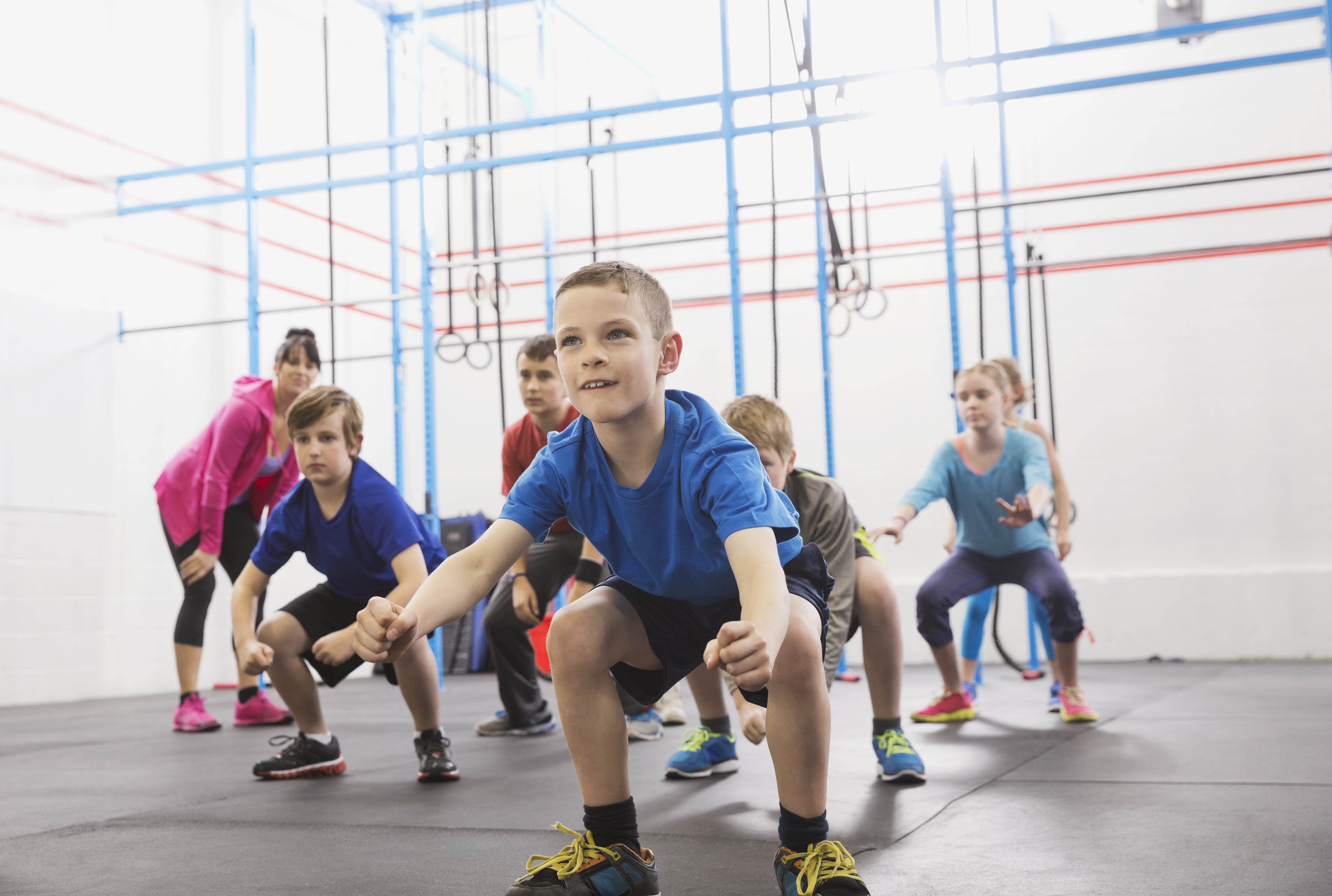 School sport club. Спортивные дети. Спортивные занятия для детей. Занятие спортом дети. Дети в спортивном зале.