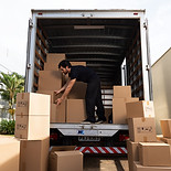 Boîtes dans un camion