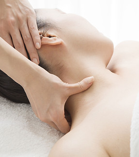 首の指圧マッサージ