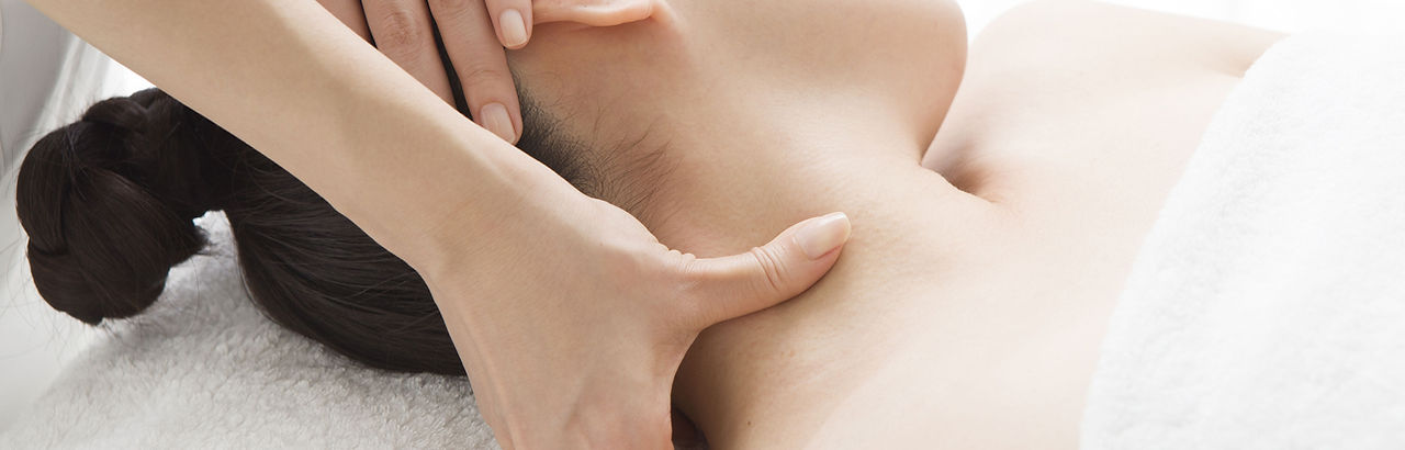 Massage du cou d'acupression