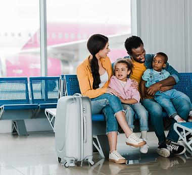 Familia en el aeropuerto