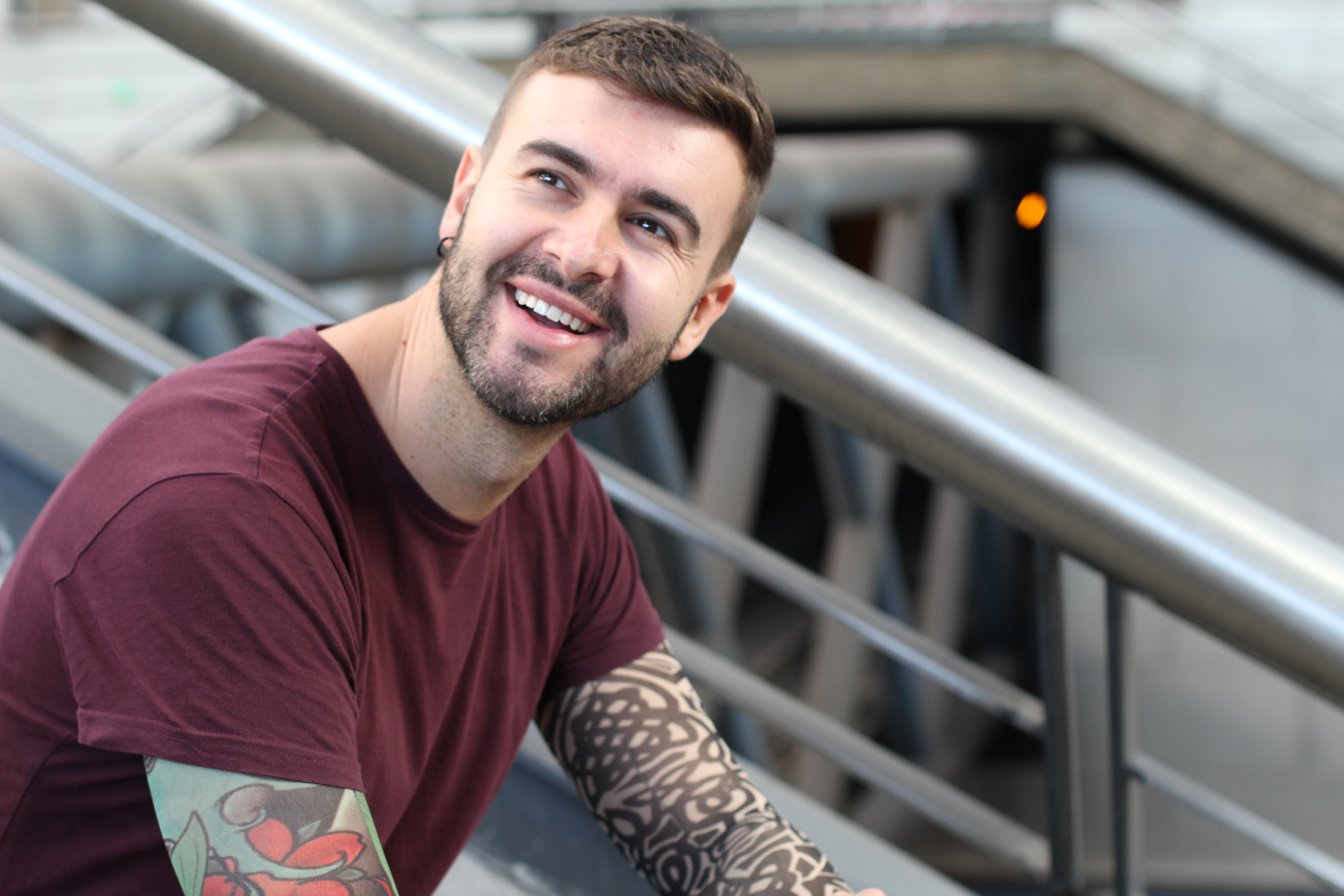 Mann mit Tattoos