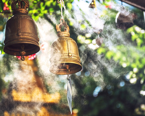 Cloches suspendues en laiton