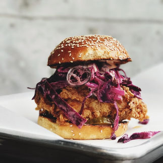 Burger mit Zwiebeln