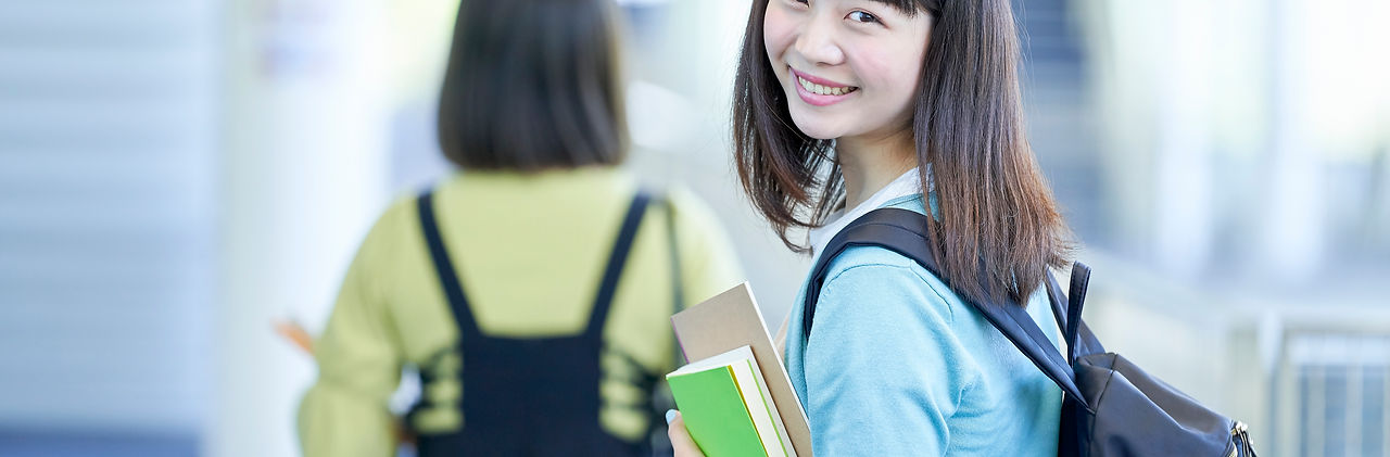 笑顔の女子大生