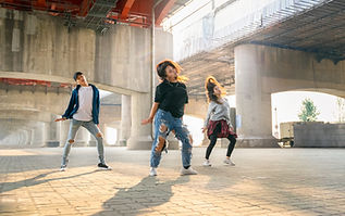 auteur parolier topliner songwriter musique urbaine française ecriture de chansons dans le style aya nakamura, ronisia Groupe de danse urbaine