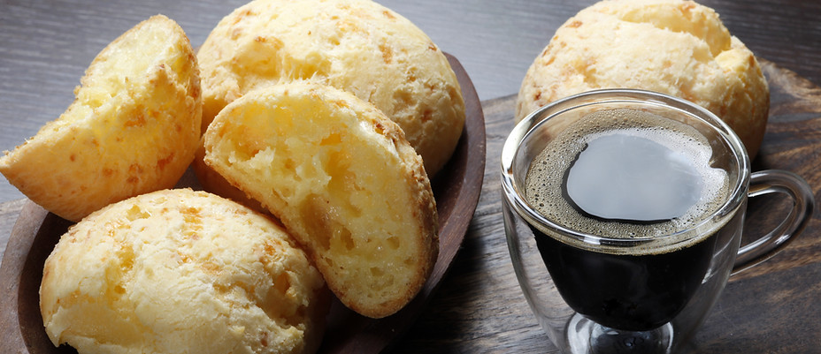 Pão de queijo e café