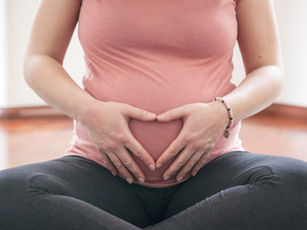 Descubre cómo el masaje prenatal con aromaterapia y cojines terapéuticos puede mejorar tu bienestar desde el primer trimestre del embarazo. Una experiencia segura y reconfortante para ti y tu bebé.