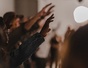 Louvor e mãos levantadas