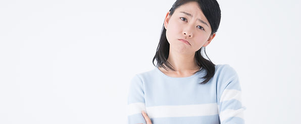 若い女性(悩む)