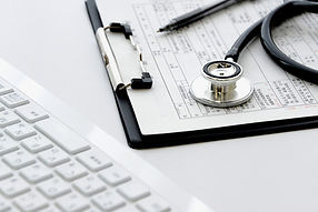 無人の医師のデスク