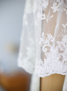 Detalhe do vestido de noiva de renda