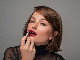 CLASSIC GLAMOUR REVIVAL: A BELEZA ATEMPORAL DE HOLLYWOOD QUE VOLTA COM LEITURA ATUAL
