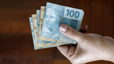 geldzaken op reis, cash, bank, pinnen