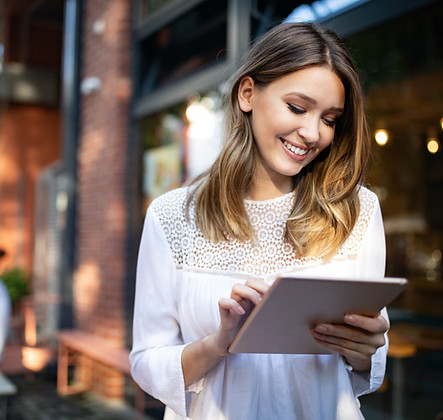 Business owner managing her customers online via Marbitech eCommerce tool