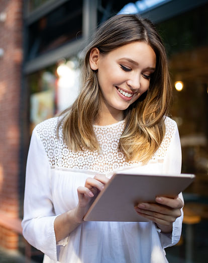 Frau mit Tablet