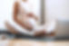 Yoga prénatal avec ordinateur portable