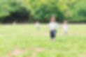 公園で遊ぶ子供達