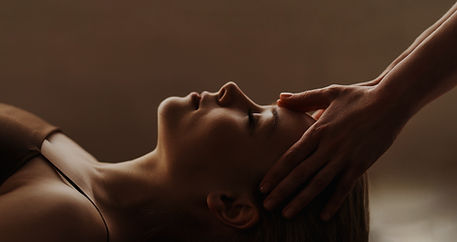 Massage relaxant de la tête