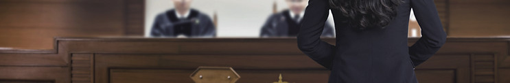 Testigo en la sala del tribunal
