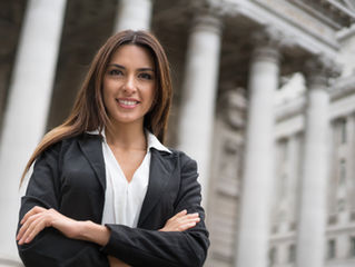 Est-ce qu’un avocat droit civile peut m’aider pour aller aux petites créances ?