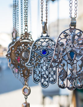 Présentoir à colliers Hamsa