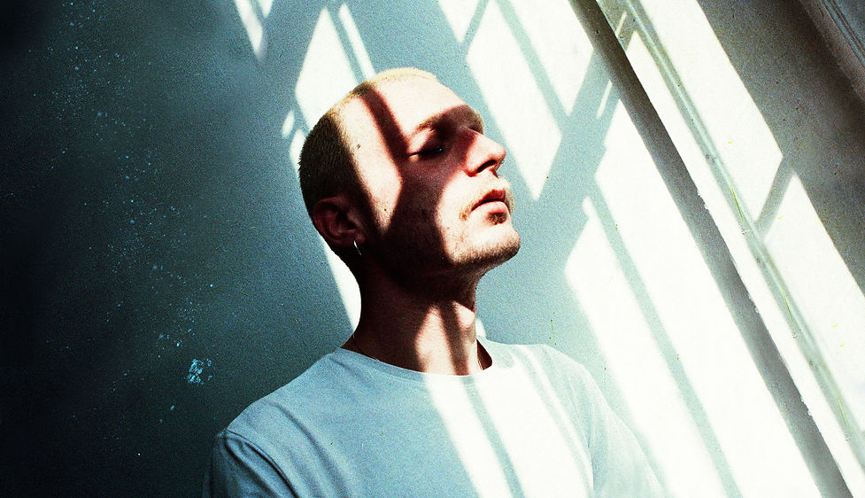 Tryggt och husdjursvänligt stödboende i Stockholm för vuxna över 21 år med fokus på självständighet.