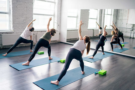 Cours de yoga en groupe