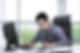 男子在他的辦公桌