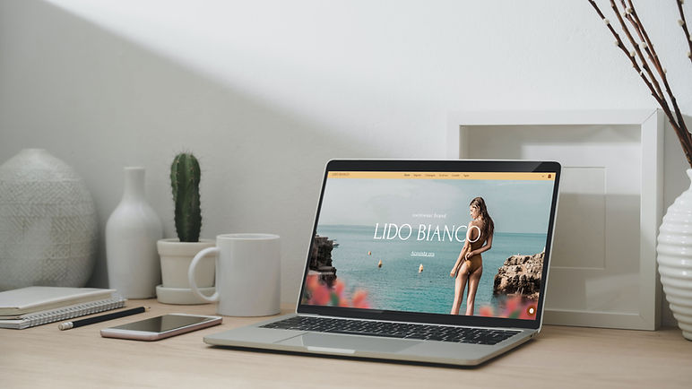 Ordinateur portable sur un bureau