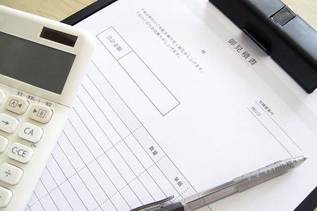 見積書と電卓