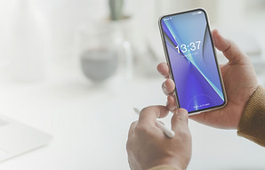 A person holding a smartphone, highlighting the availability of mobile photography training courses in Devon