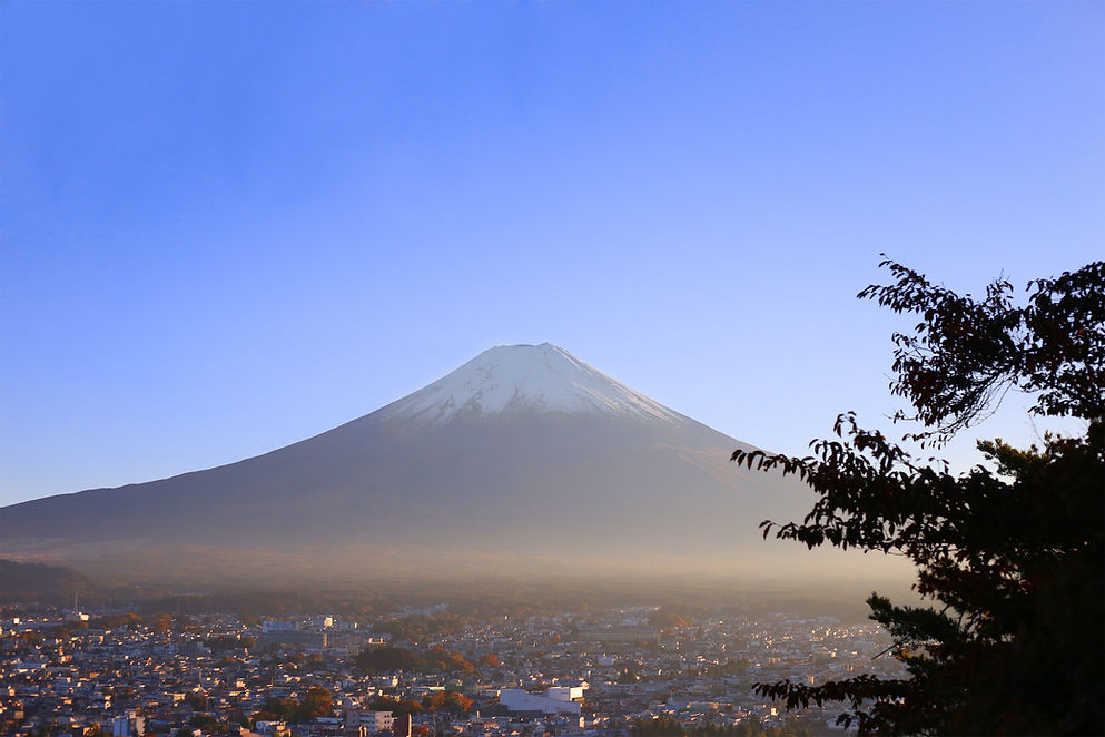 富士山と都市風景