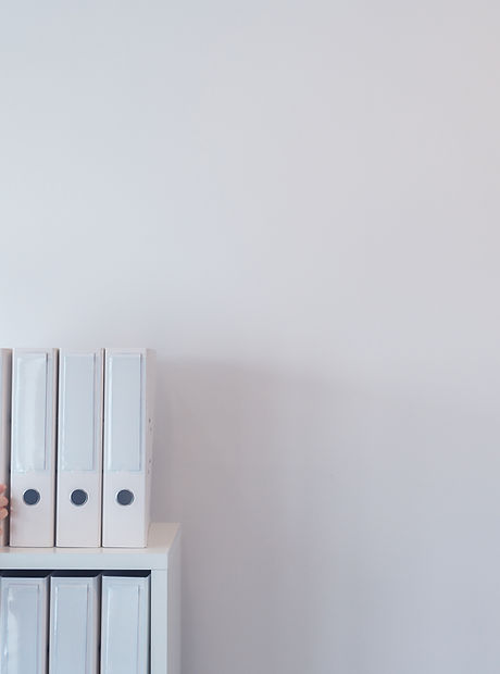 Étagère avec dossiers