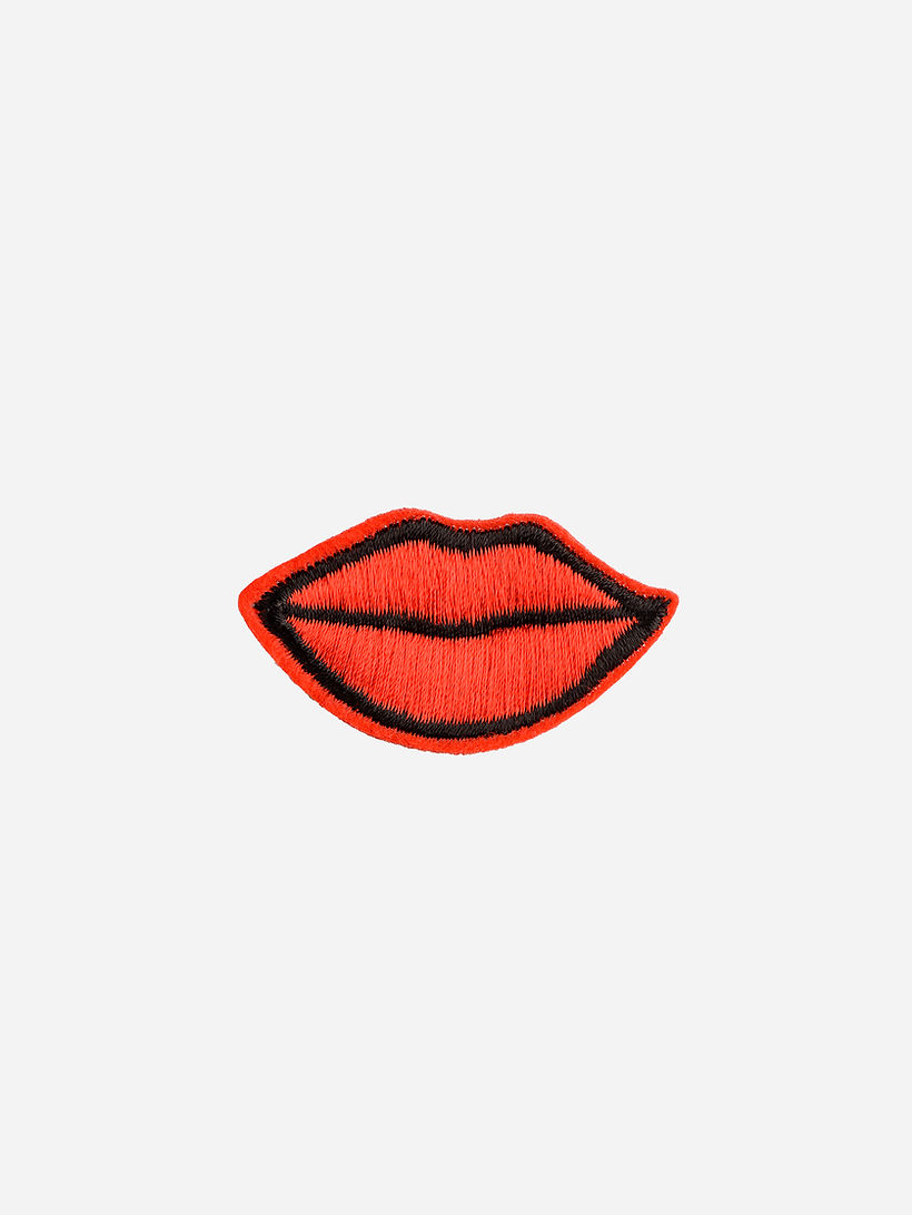 Bordado de labios rojos