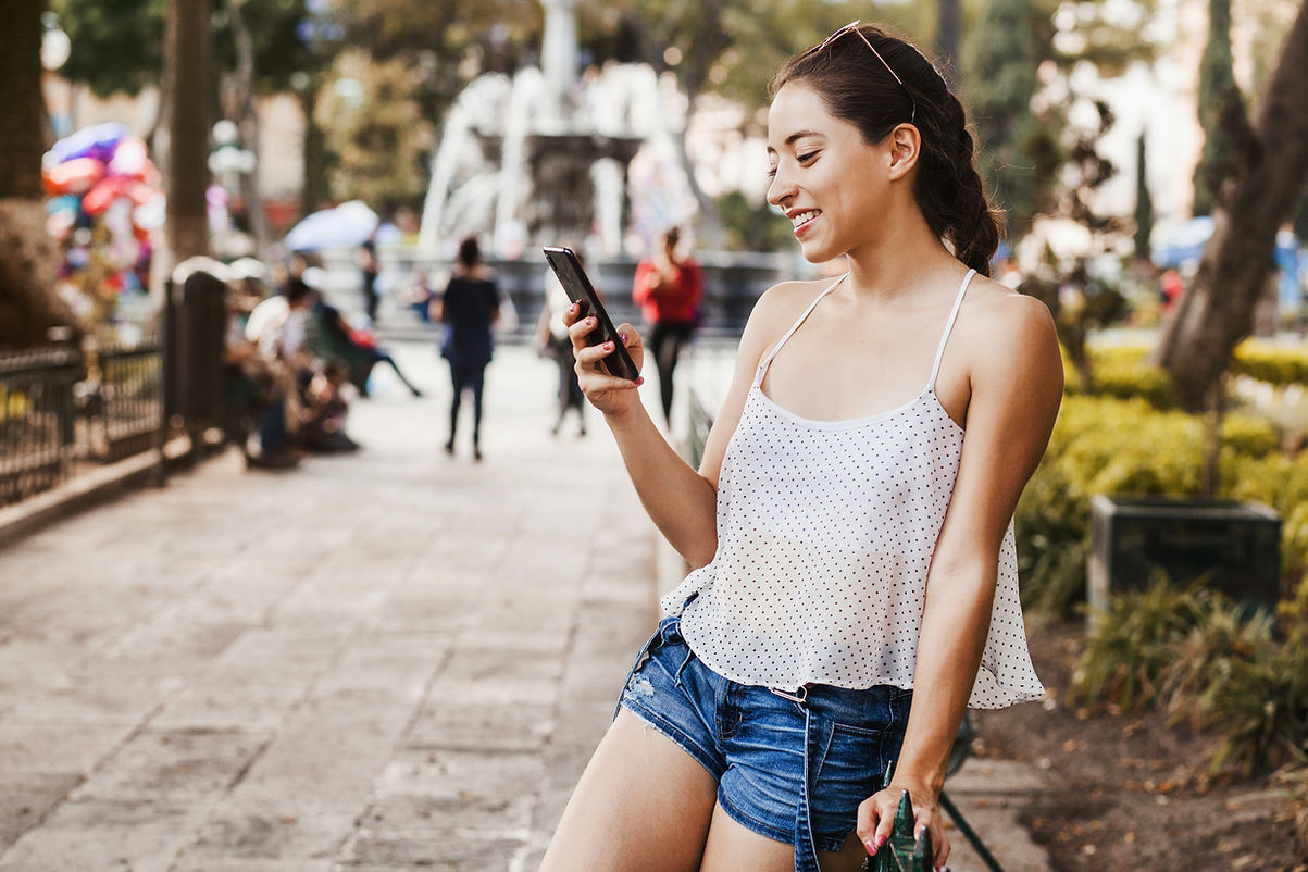 Adolescente con teléfono