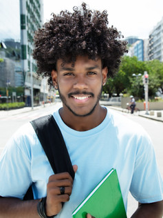 Estudante com caderno