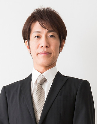 ポートレート スーツを着たミドル男性