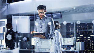 Teamarbeit im Systemraum