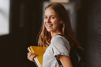 Schülerin in der Schule