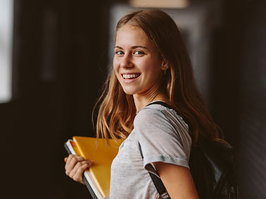 Schülerin in der Schule