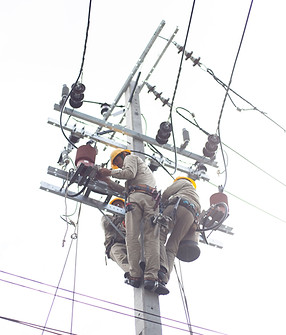 Eletricistas no Posto