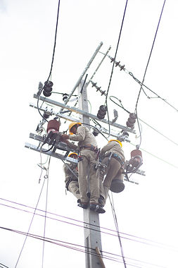 Électriciens en poste