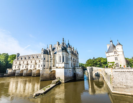 Schloss mit Bach