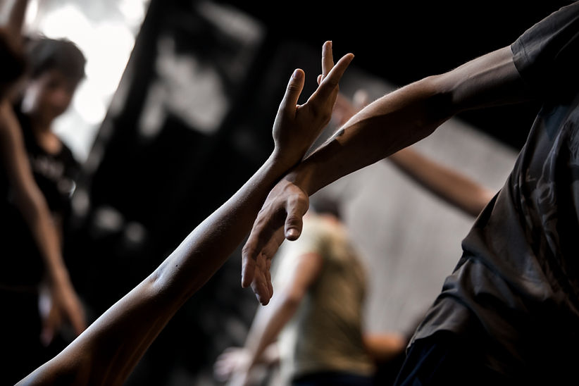 Mãos a tocar a dança