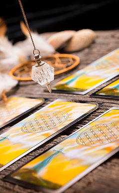 Dowsing Pendulum over Tarot