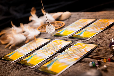 Dowsing Pendulum over Tarot