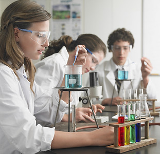 lavorando in laboratorio
