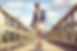 Femme sur un pont