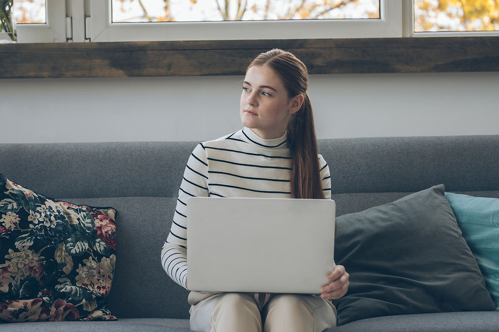 Frau mit Laptop